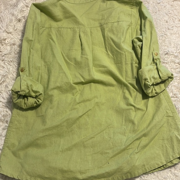 Green with gold button up top with lace detail - Picture 4 of 4